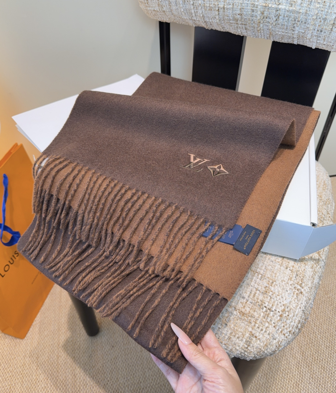 Lv围巾❗️好看的要疯掉了，太有型太有魅力了❗️❗️非常斯文时尚的秋冬单品！真的很喜欢，非常Classi