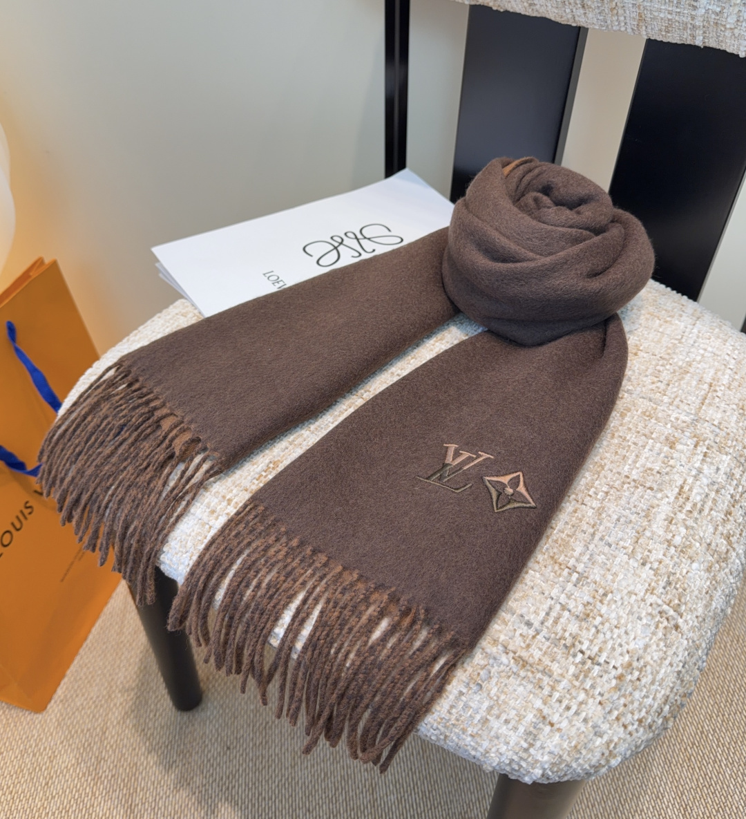 Lv围巾❗️好看的要疯掉了，太有型太有魅力了❗️❗️非常斯文时尚的秋冬单品！真的很喜欢，非常Classi