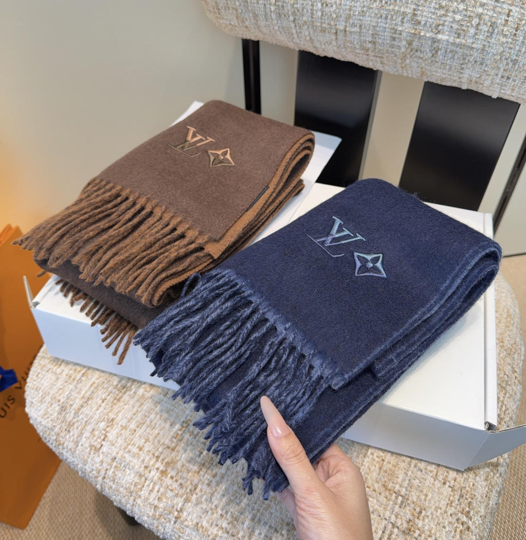 Lv围巾❗️好看的要疯掉了，太有型太有魅力了❗️❗️非常斯文时尚的秋冬单品！真的很喜欢，非常Classi