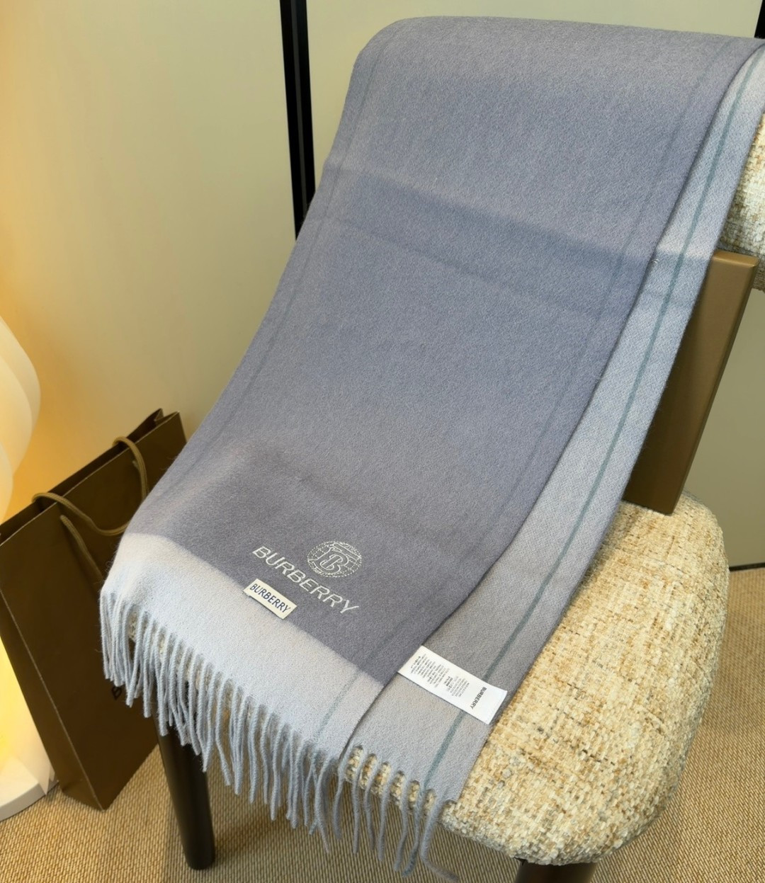 Burberry · 巴宝莉围巾❗️好看的要疯掉了，太有型太有魅力了❗️❗️非常斯文时尚的秋冬单品！真的