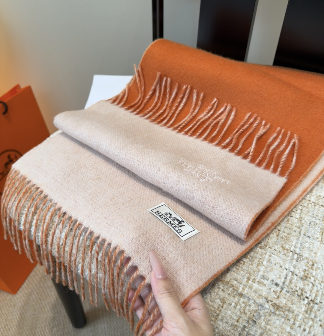 2025年Hermes · 爱马仕，难得一见的温柔配色，低调又不失优雅❗️】重点推荐❗️双边配色，一条围