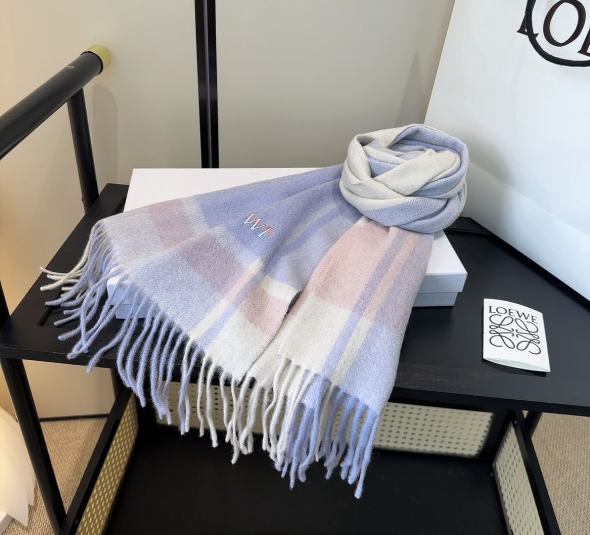 太美了😍罗意威 情侣款 美到要尖叫😱最新款🎊英伦欧美范儿 又是一款即时尚又实用的大围巾&长巾，🎆撞色的颜