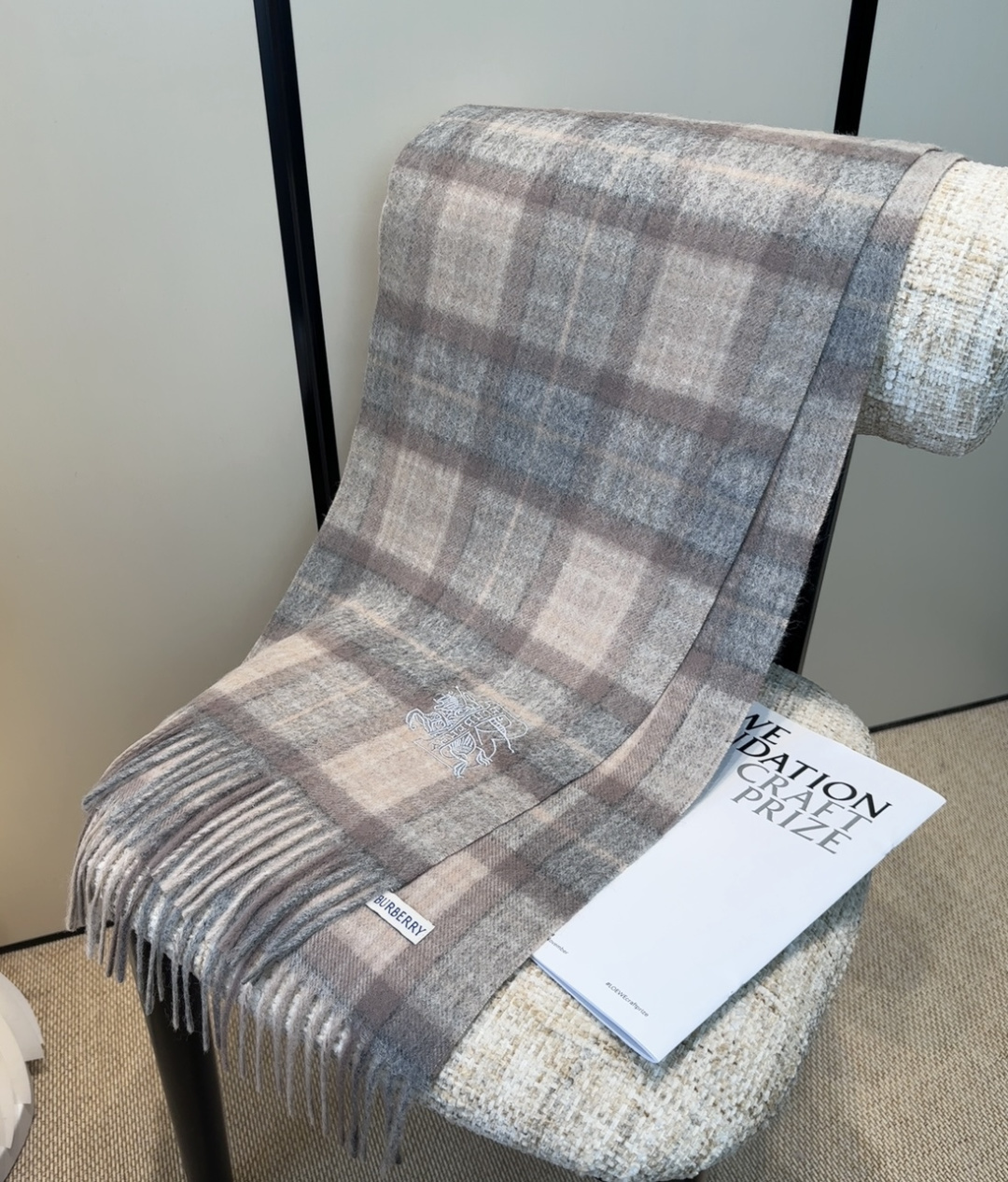 Burberry · 巴宝莉围巾❗️好看的要疯掉了，太有型太有魅力了❗️❗️非常斯文时尚的秋冬单品！真的