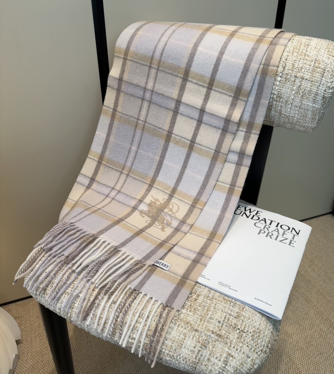 Burberry · 巴宝莉围巾❗️好看的要疯掉了，太有型太有魅力了❗️❗️非常斯文时尚的秋冬单品！真的