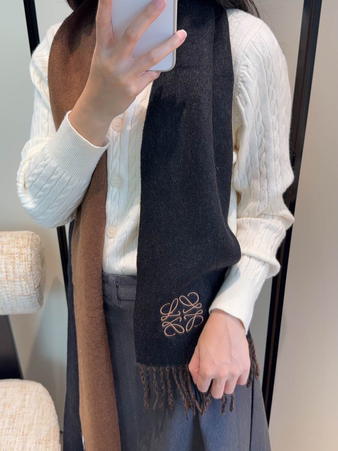 罗意威情侣款 美到要尖叫😱最新款🎊英伦欧美范儿 又是一款即时尚又实用的大围巾&长巾，🎆撞色的颜色搭配很协