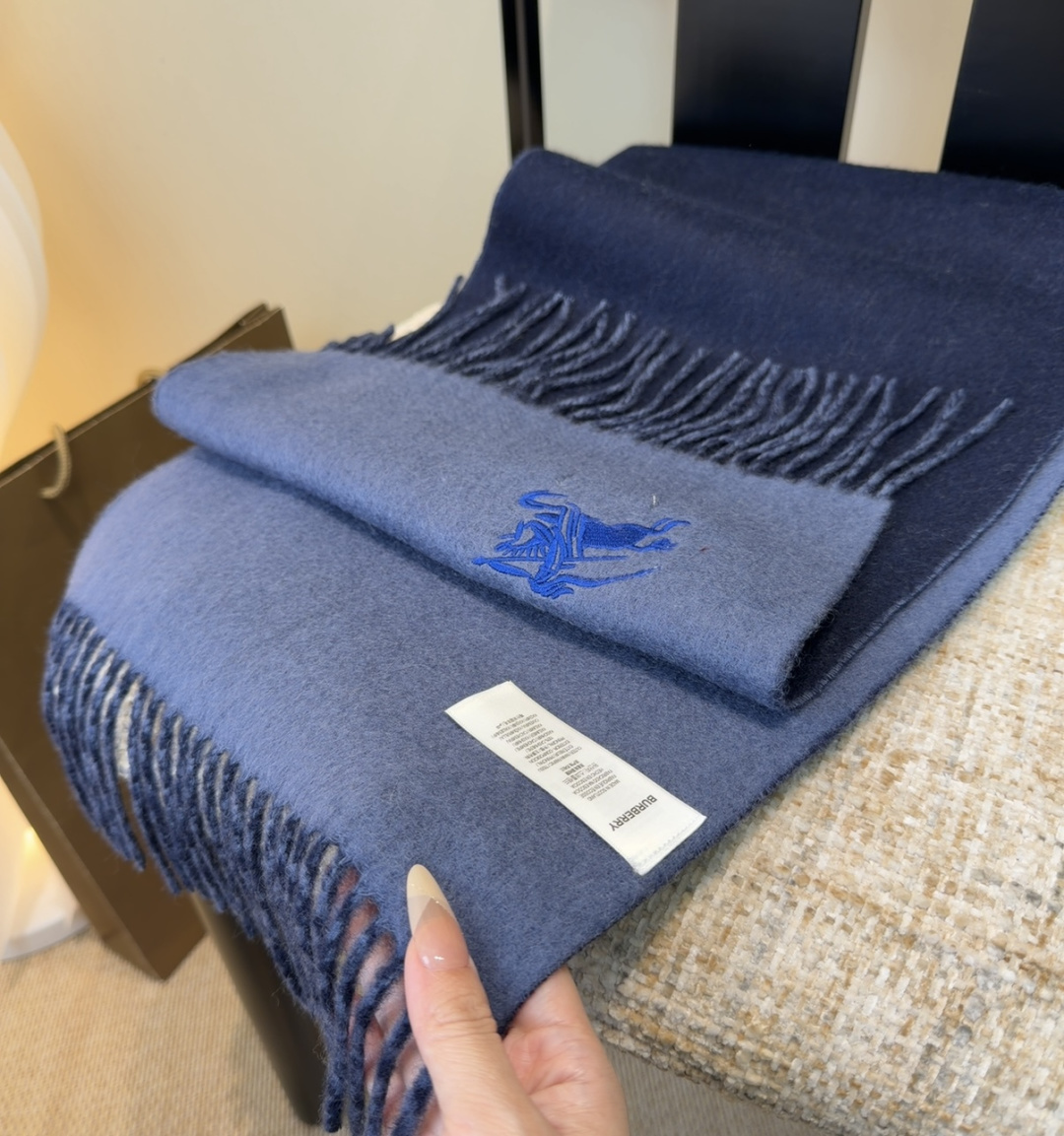 【▪️家属福利来了！！巴宝莉高端重磅男士围巾！】怒赞推荐，激动~！！下手绝对要快，同步专柜，最高端的男士