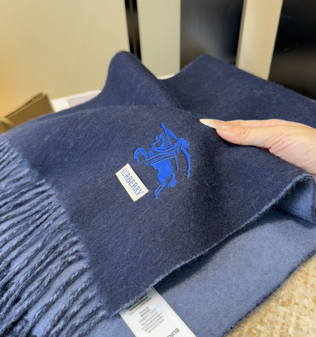 【▪️家属福利来了！！巴宝莉高端重磅男士围巾！】怒赞推荐，激动~！！下手绝对要快，同步专柜，最高端的男士