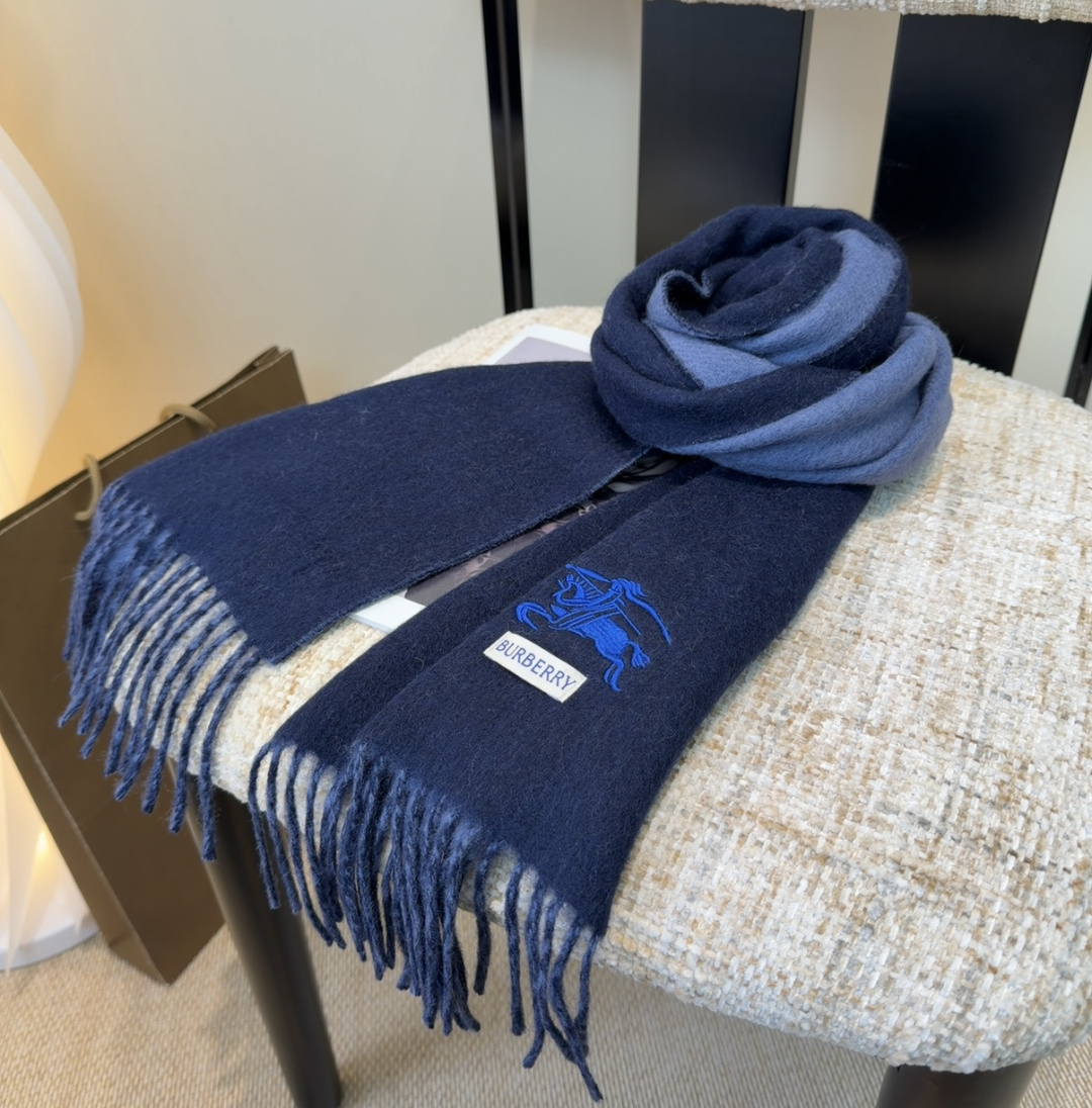 【▪️家属福利来了！！巴宝莉高端重磅男士围巾！】怒赞推荐，激动~！！下手绝对要快，同步专柜，最高端的男士