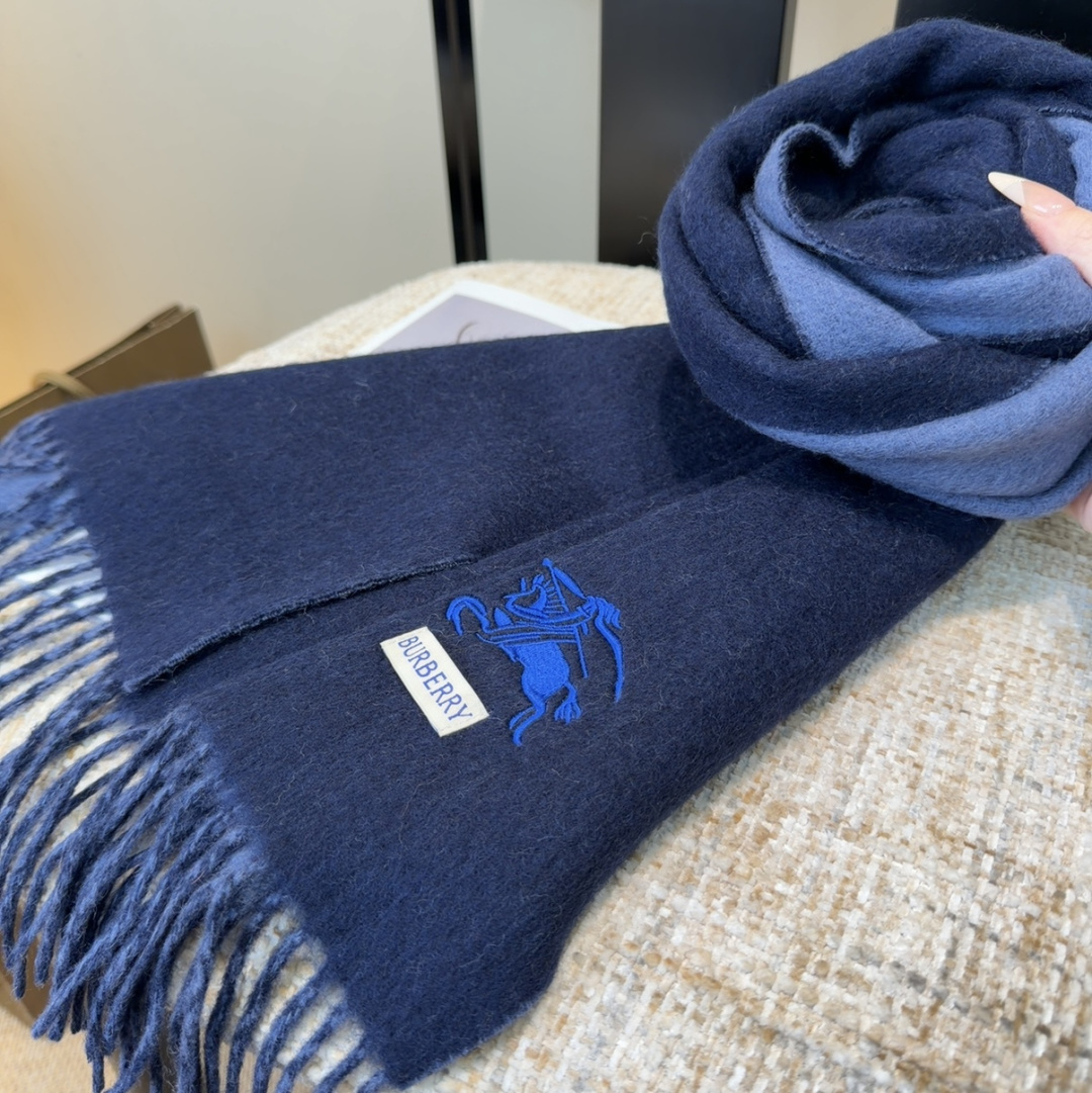 【▪️家属福利来了！！巴宝莉高端重磅男士围巾！】怒赞推荐，激动~！！下手绝对要快，同步专柜，最高端的男士