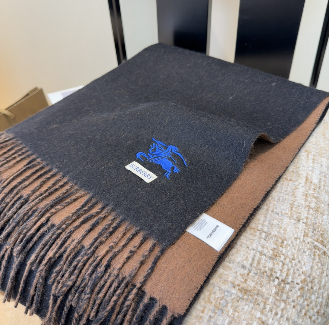 【▪️家属福利来了！！巴宝莉高端重磅男士围巾！】怒赞推荐，激动~！！下手绝对要快，同步专柜，最高端的男士