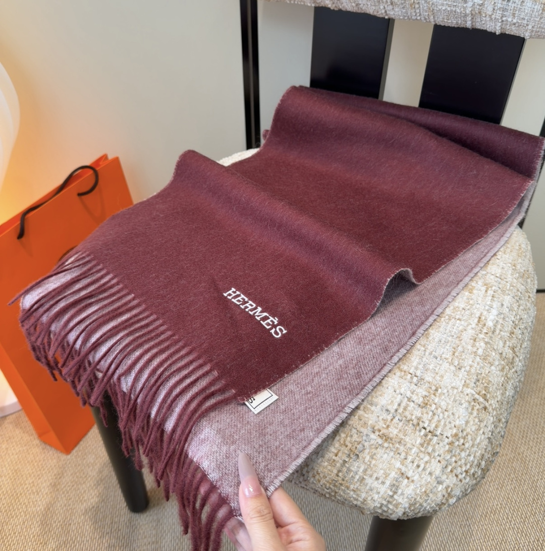 2025年Hermes · 爱马仕，难得一见的温柔配色，低调又不失优雅❗️】重点推荐❗️双边配色，一条围