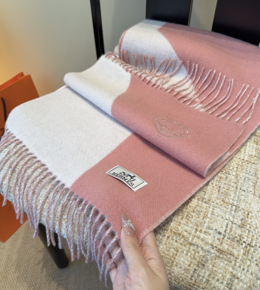 2025年Hermes · 爱马仕，难得一见的温柔配色，低调又不失优雅❗️】重点推荐❗️双边配色，一条围