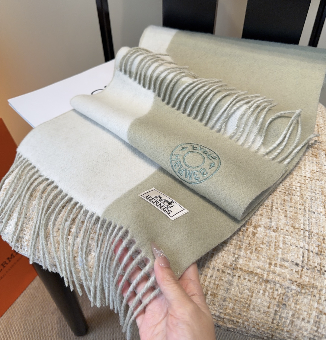 2025年Hermes · 爱马仕，难得一见的温柔配色，低调又不失优雅❗️】重点推荐❗️双边配色，一条围