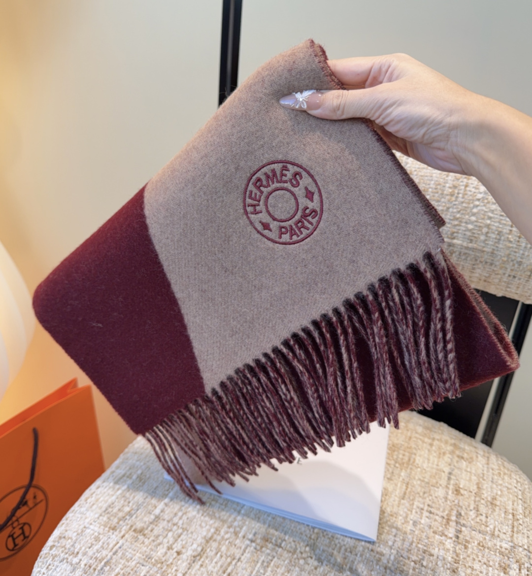 2025年Hermes · 爱马仕，难得一见的温柔配色，低调又不失优雅❗️】重点推荐❗️双边配色，一条围