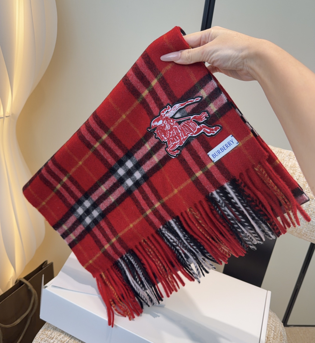 【Burberry圣诞款羊绒带芯片版本】金婧张婧仪周洁琼同款围巾新年福利苏格兰大红格围巾，走英国的单， 