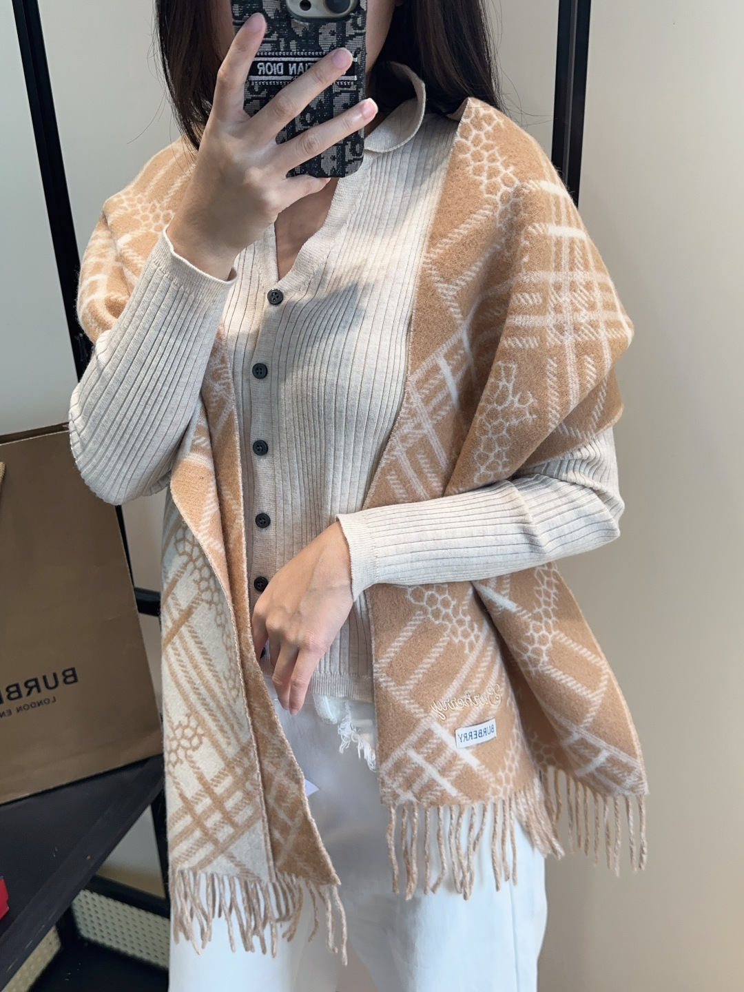 Burberry · 巴宝莉围巾❗️好看的要疯掉了，太有型太有魅力了❗️❗️非常斯文时尚的秋冬单品！真的