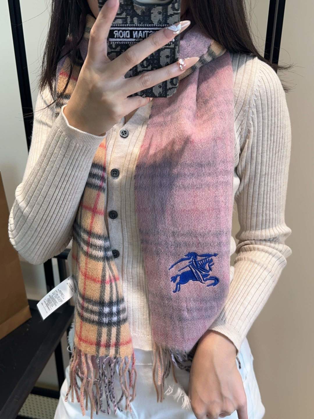 Burberry · 巴宝莉格子围巾❗️好看的要疯掉了，太有型太有魅力了❗️❗️非常斯文时尚的秋冬单品！