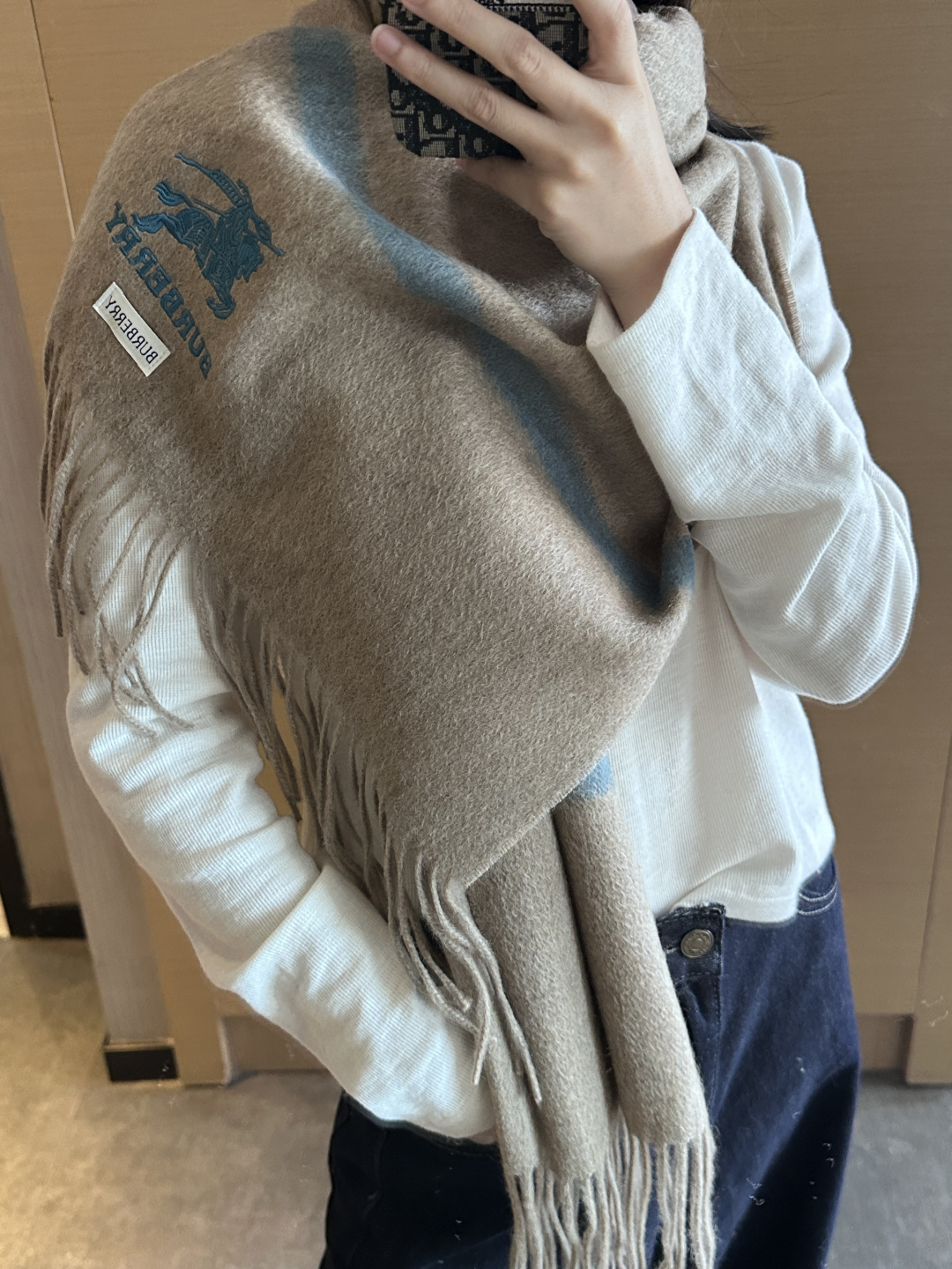 Burberry · 巴宝莉围巾❗️好看的要疯掉了，太有型太有魅力了❗️❗️非常斯文时尚的秋冬单品！真的