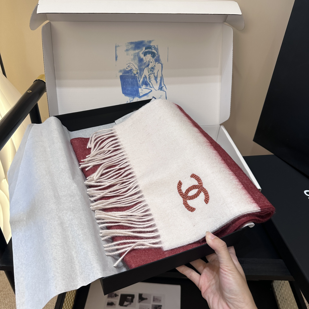 【▪Chanel · 香奈儿难得一见的温柔配色，超级迷恋❗️气质低调恬静又不失优雅❗️】重点推荐❗️高级