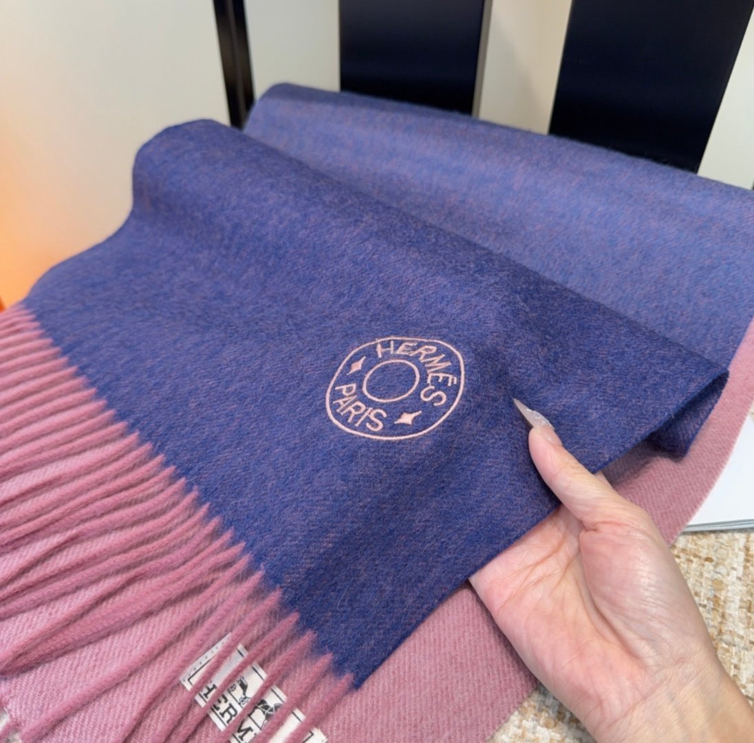 【▪️家属福利来了！！爱马仕高端重磅男士围巾！】怒赞推荐，激动~！！下手绝对要快，同步专柜，最高端的男士