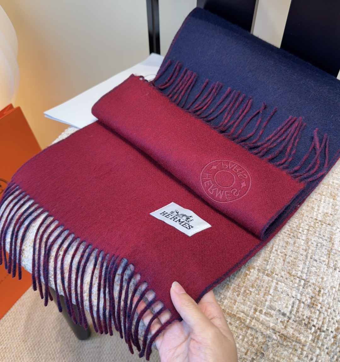2025年Hermes · 爱马仕，难得一见的温柔配色，低调又不失优雅❗️】重点推荐❗️双边配色，一条围