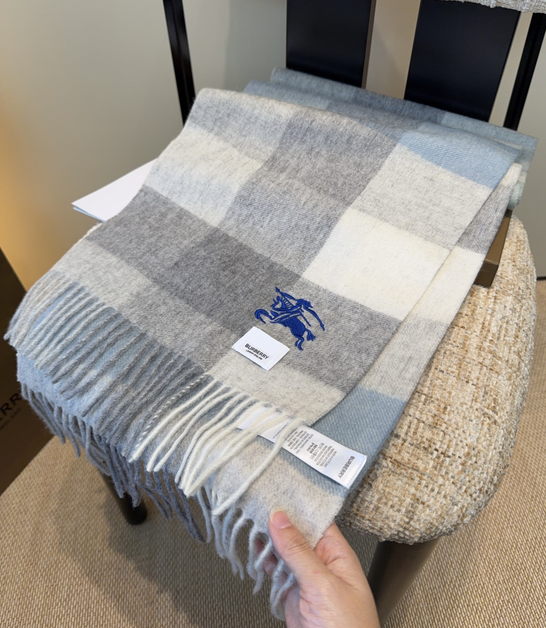 Burberry · 巴宝莉围巾❗️好看的要疯掉了，太有型太有魅力了❗️❗️非常斯文时尚的秋冬单品！真的