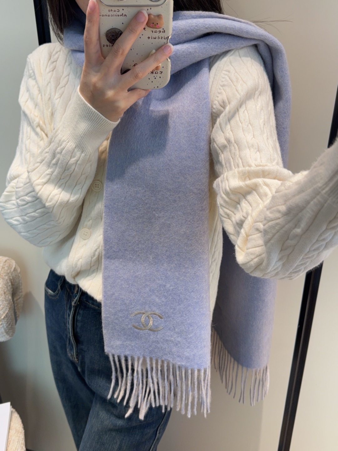 香奈儿围巾❗️好看的要疯掉了，太有型太有魅力了❗️❗️非常斯文时尚的秋冬单品！真的很喜欢，非常Class