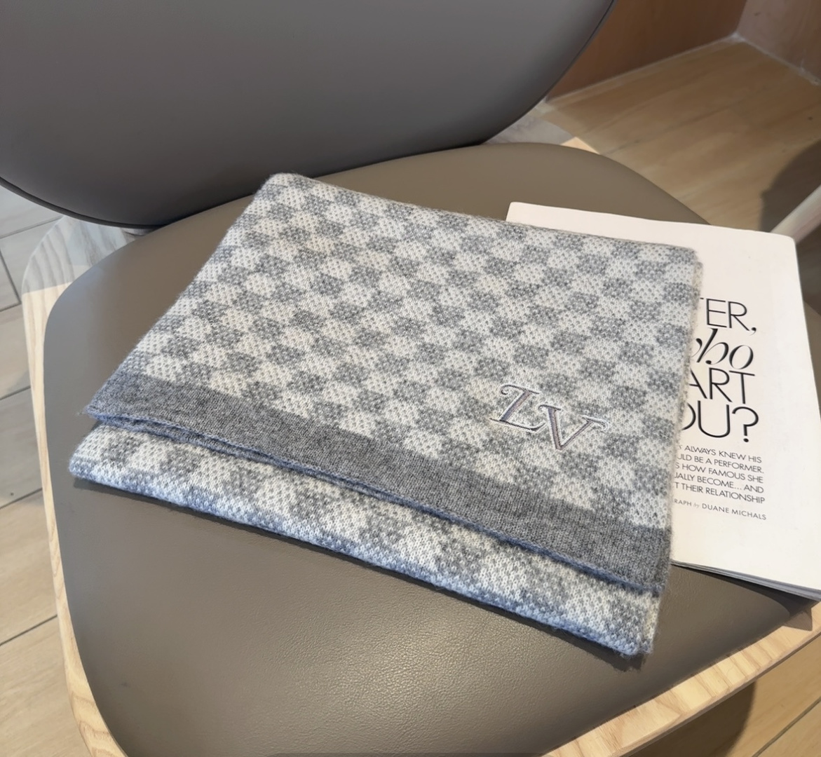 爆款上新 情侣款👍👍LV 独家牛货🐂 奢华尽在尺寸之间，高端品质‼️具有超高羊绒品质才会被此品牌青睐‼️