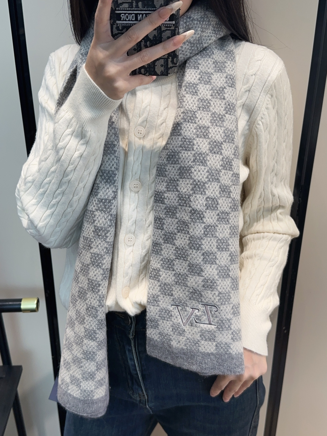 爆款上新 情侣款👍👍LV 独家牛货🐂 奢华尽在尺寸之间，高端品质‼️具有超高羊绒品质才会被此品牌青睐‼️