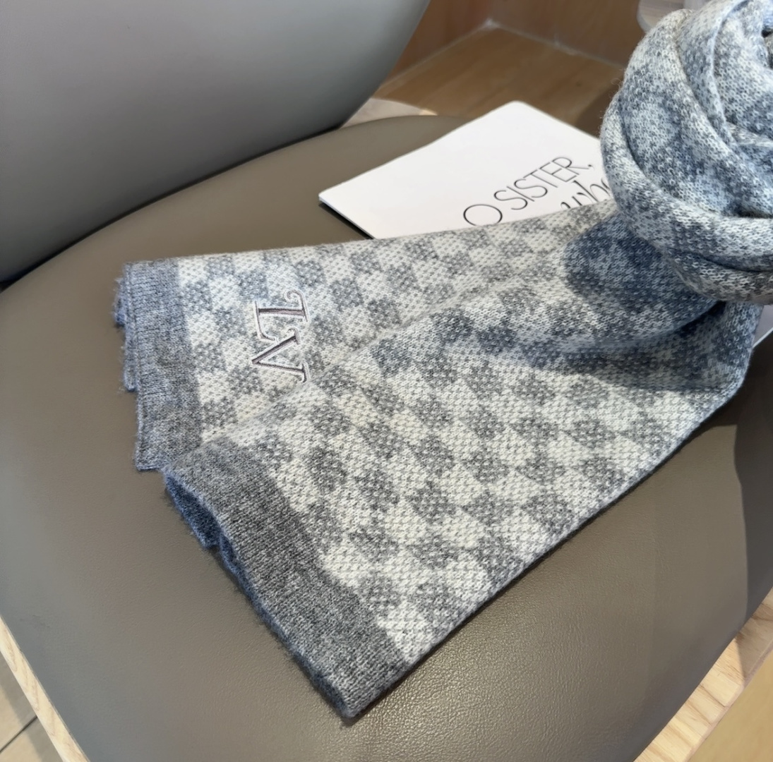 爆款上新 情侣款👍👍LV 独家牛货🐂 奢华尽在尺寸之间，高端品质‼️具有超高羊绒品质才会被此品牌青睐‼️