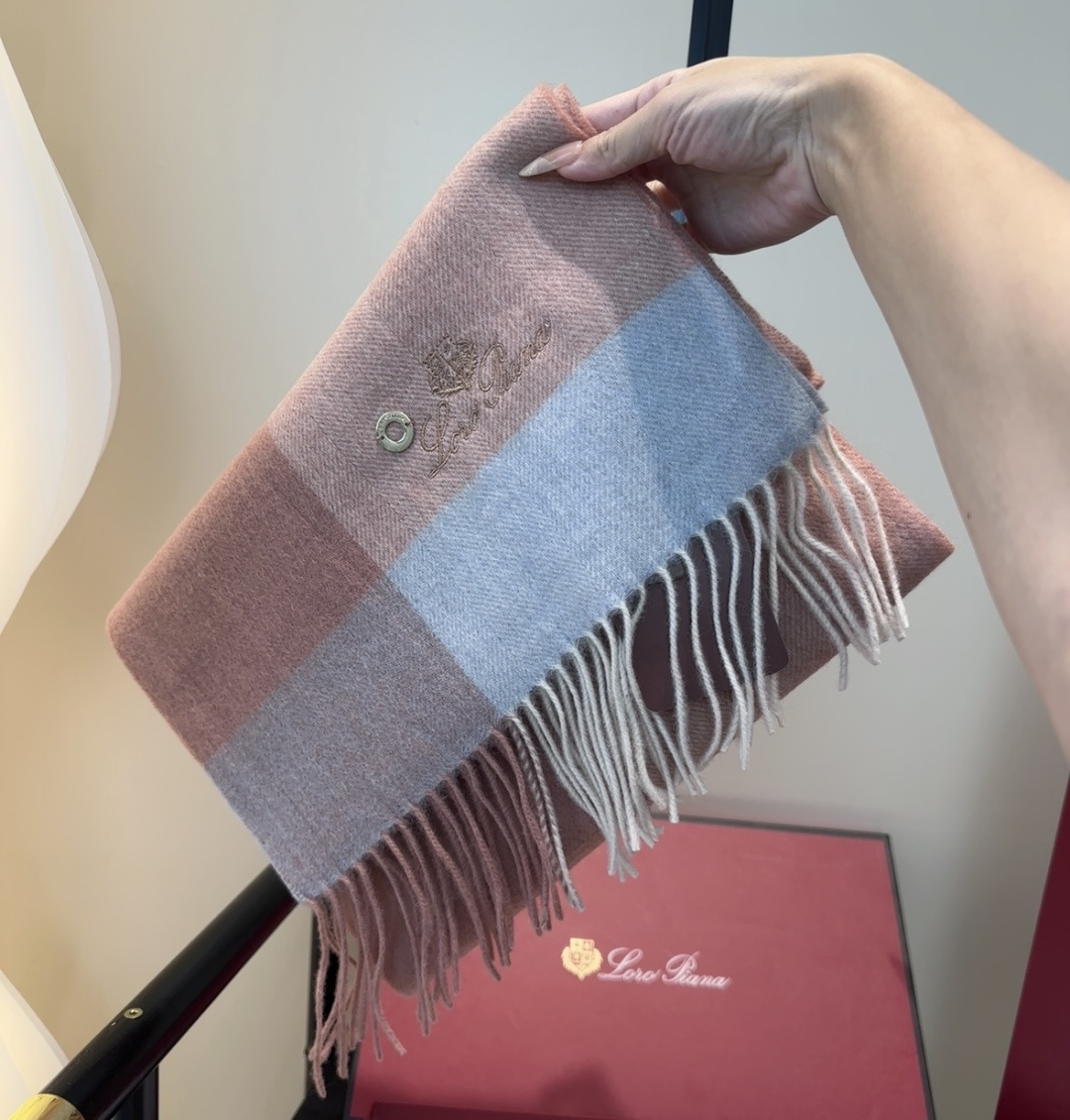 🆕Loro Piana · 【贸易公司尾单，极品山羊绒围巾披肩】送人自留都太高大上了😍重磅上新，爆款爆款