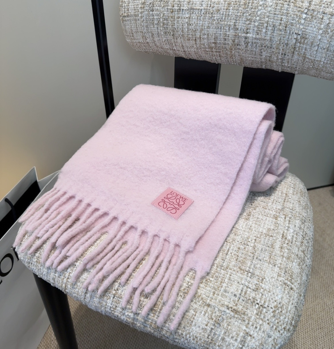 罗意威超美新款马海毛围巾！超级推荐入手！】质感好货！主打的马海毛围巾~据说超难买哦！！打了好多次版！终于