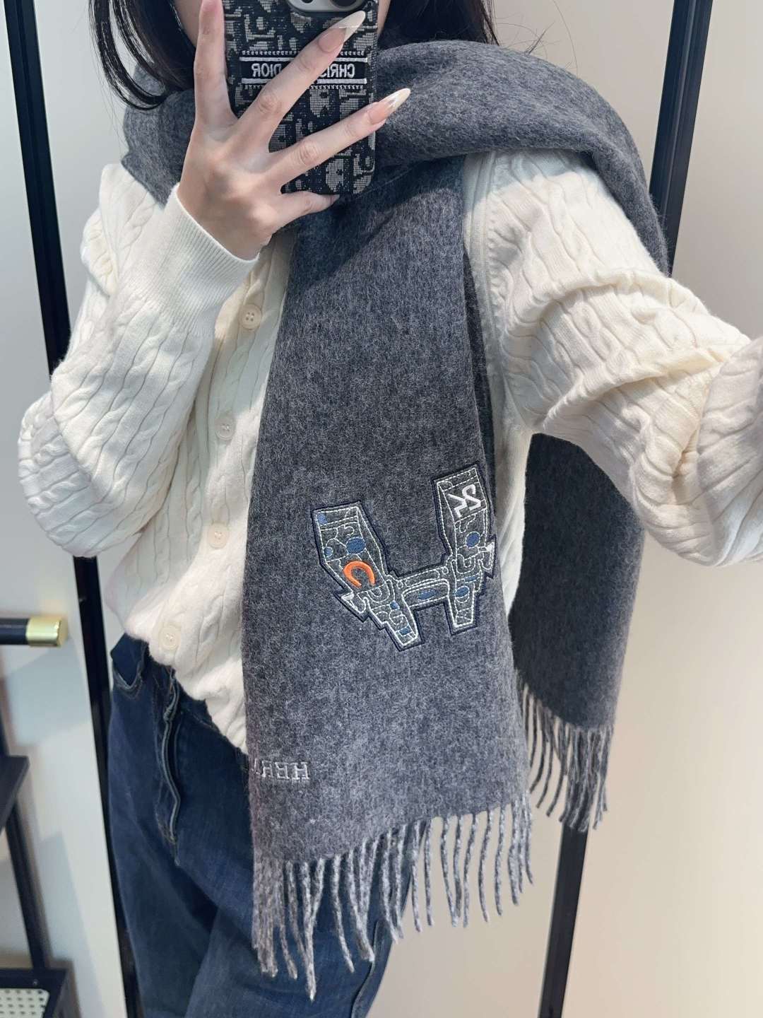 2025爱马仕官网同步，难得一见的温柔配色，低调又不失优雅❗️】重点推荐❗️双边配色，一条围巾两种风格搭