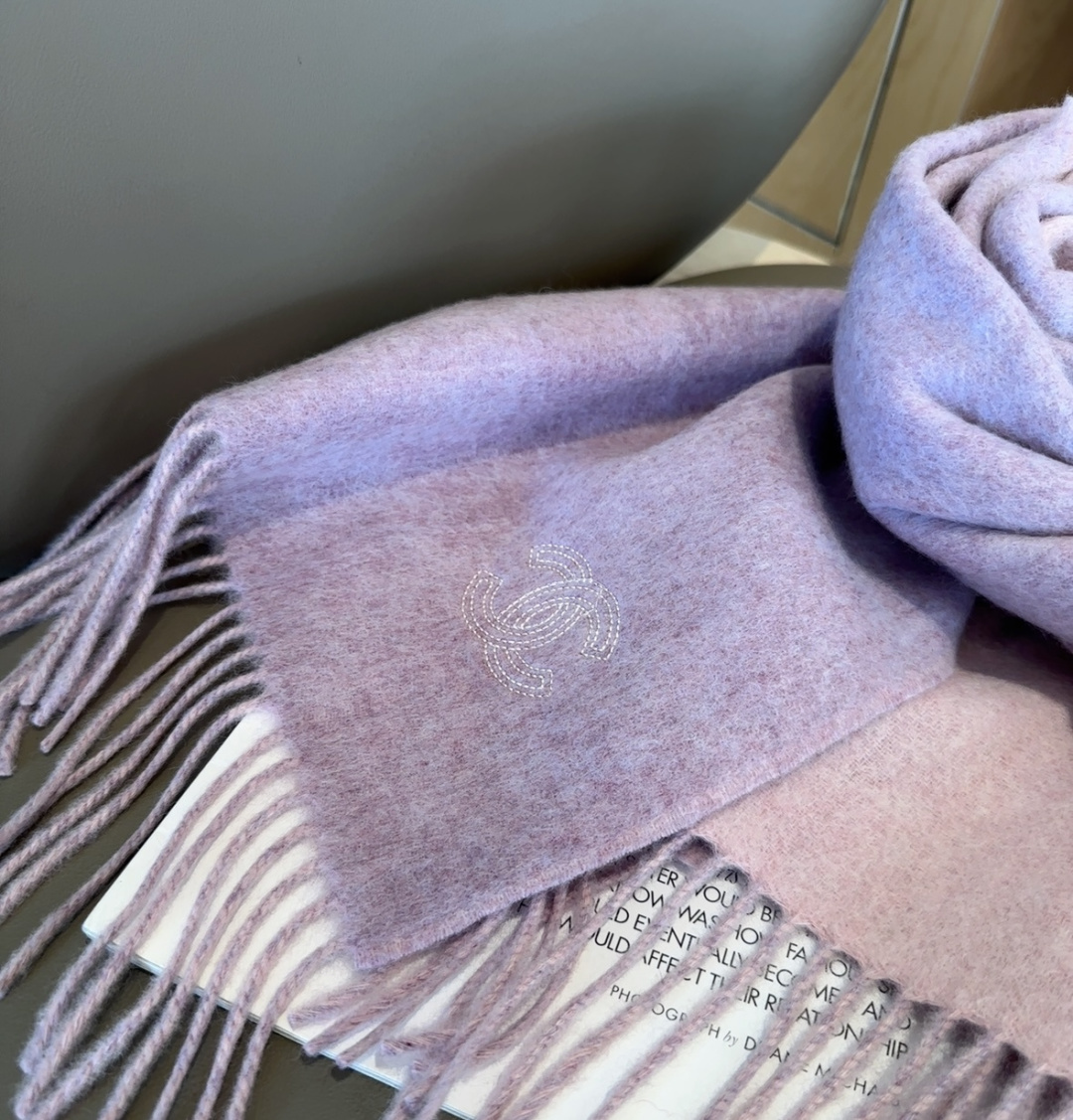 【▪Chanel · 香奈儿难得一见的温柔配色，超级迷恋❗️气质低调恬静又不失优雅❗️】重点推荐❗️高级