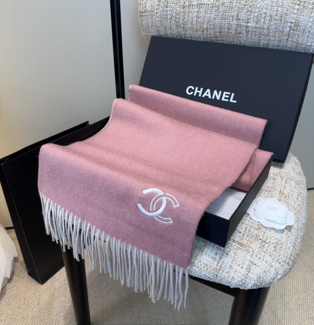 【▪Chanel · 香奈儿难得一见的温柔配色，超级迷恋❗️气质低调恬静又不失优雅❗️】重点推荐❗️高级