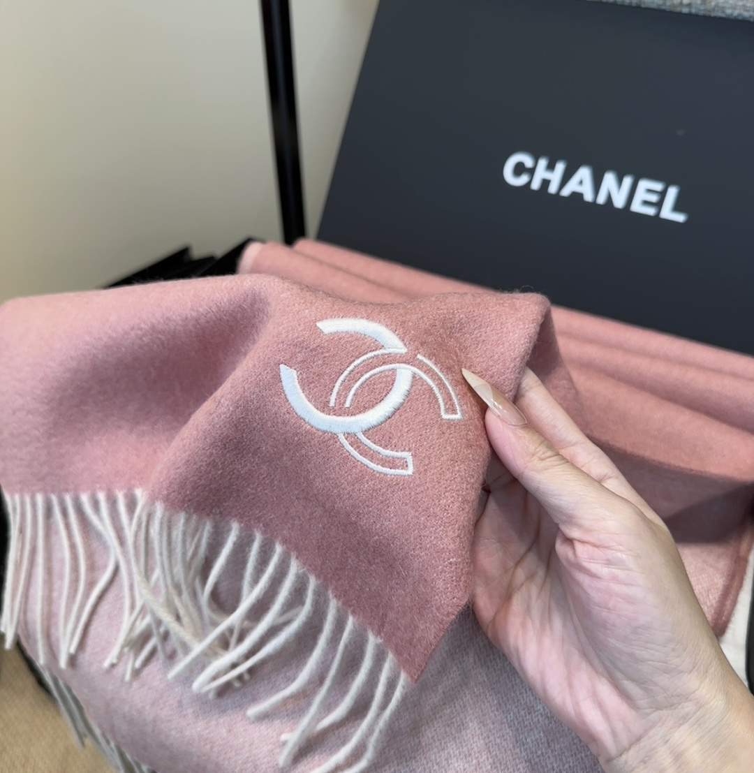 【▪Chanel · 香奈儿难得一见的温柔配色，超级迷恋❗️气质低调恬静又不失优雅❗️】重点推荐❗️高级