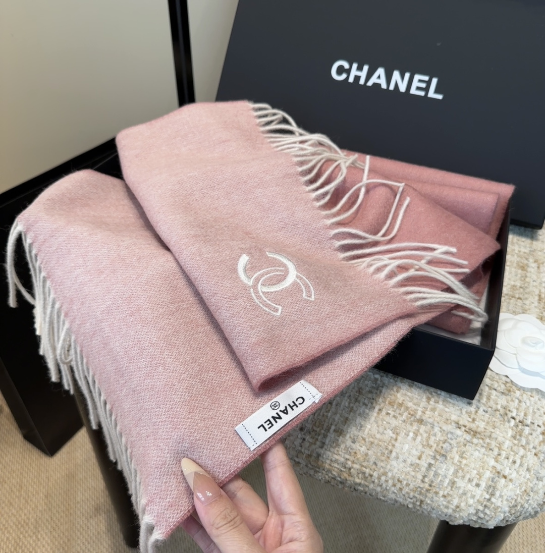 【▪Chanel · 香奈儿难得一见的温柔配色，超级迷恋❗️气质低调恬静又不失优雅❗️】重点推荐❗️高级