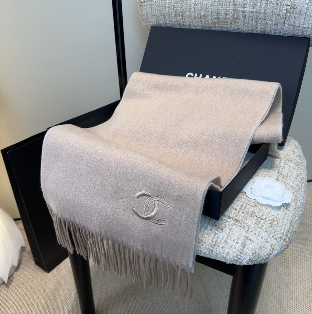 【▪Chanel · 香奈儿难得一见的温柔配色，超级迷恋❗️气质低调恬静又不失优雅❗️】重点推荐❗️高级