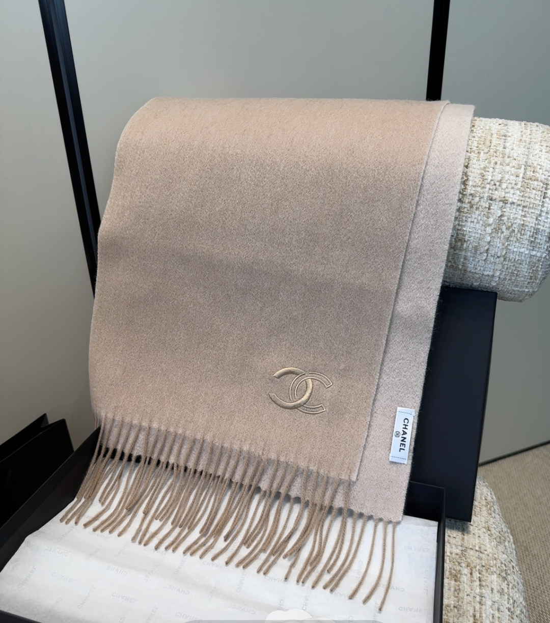 【▪Chanel · 香奈儿难得一见的温柔配色，超级迷恋❗️气质低调恬静又不失优雅❗️】重点推荐❗️高级