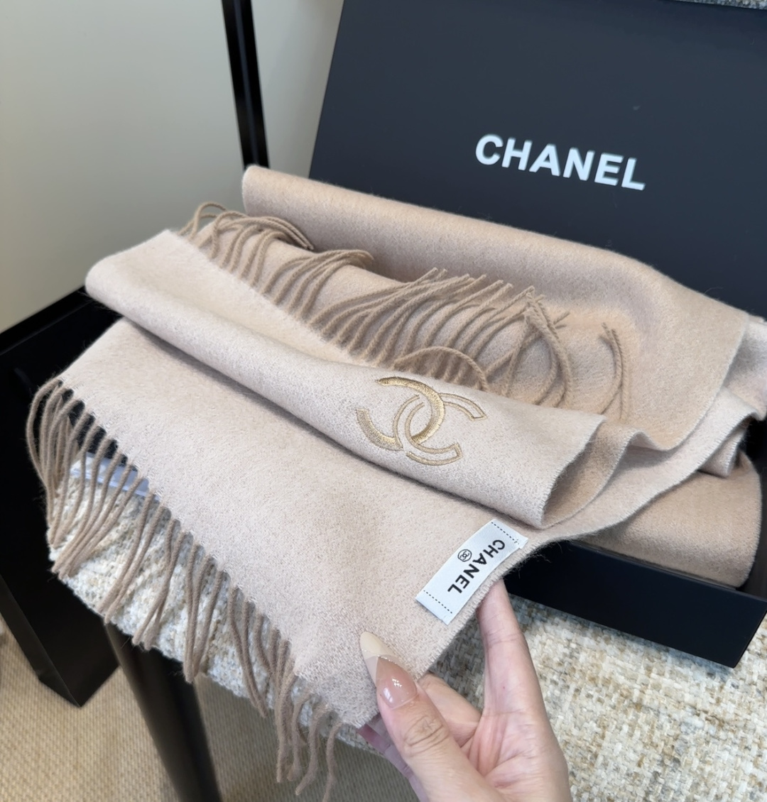 【▪Chanel · 香奈儿难得一见的温柔配色，超级迷恋❗️气质低调恬静又不失优雅❗️】重点推荐❗️高级