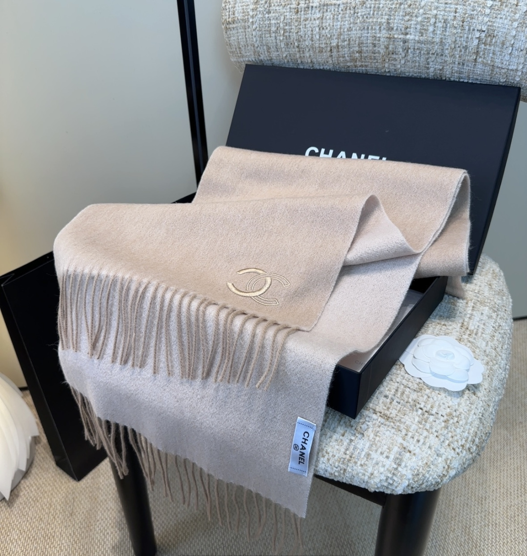 【▪Chanel · 香奈儿难得一见的温柔配色，超级迷恋❗️气质低调恬静又不失优雅❗️】重点推荐❗️高级