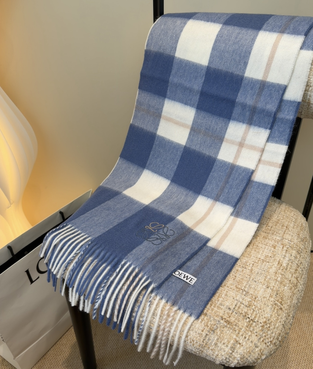 【▪Loewe · 罗意威难得一见的温柔配色，低调又不失优雅❗】重点推荐❗双面配色，一条围巾两种风格搭配