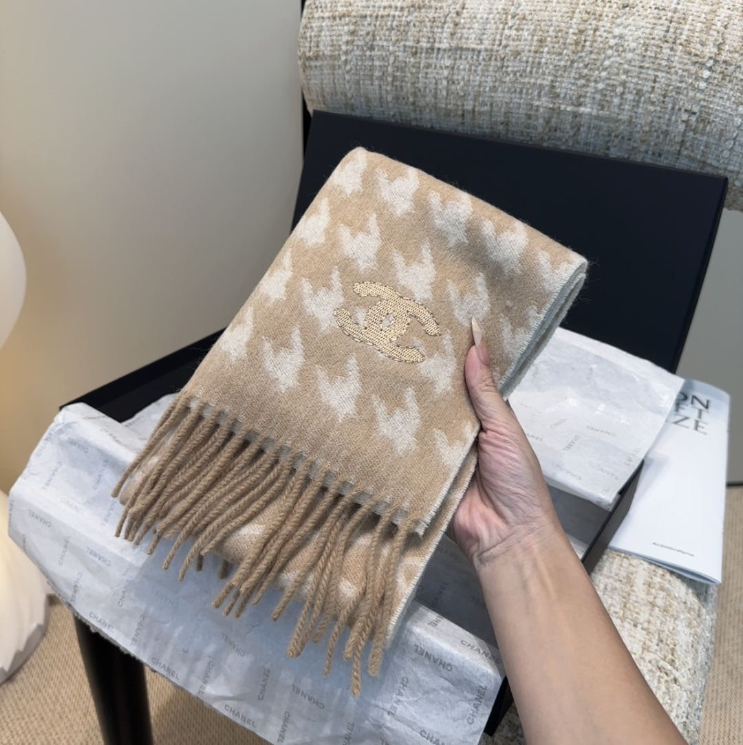 【▪香奈儿· 难得一见的温柔配色，超级迷恋❗️气质低调恬静又不失优雅❗️】重点推荐❗️高级舒适时髦气质，