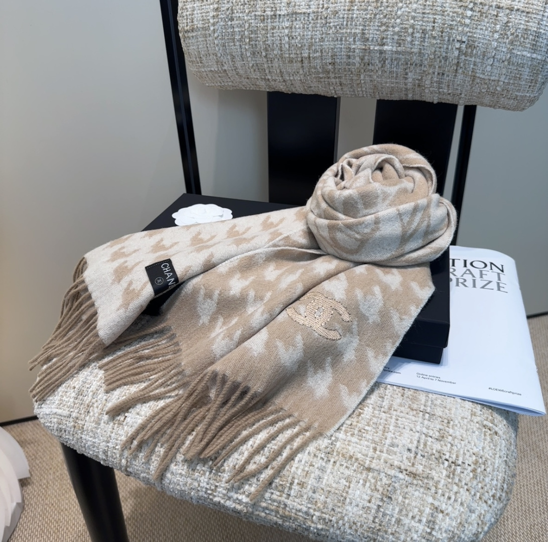 【▪香奈儿· 难得一见的温柔配色，超级迷恋❗️气质低调恬静又不失优雅❗️】重点推荐❗️高级舒适时髦气质，