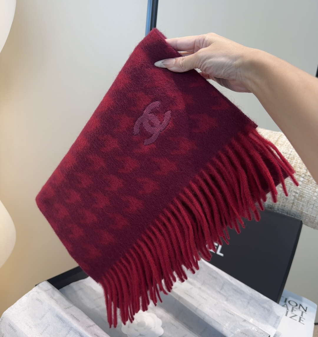 【▪香奈儿· 难得一见的温柔配色，超级迷恋❗️气质低调恬静又不失优雅❗️】重点推荐❗️高级舒适时髦气质，