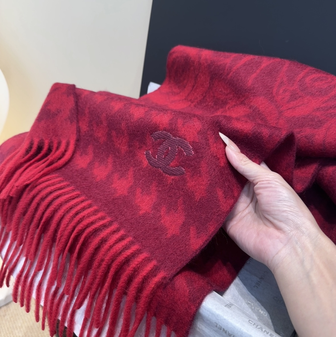 【▪香奈儿· 难得一见的温柔配色，超级迷恋❗️气质低调恬静又不失优雅❗️】重点推荐❗️高级舒适时髦气质，