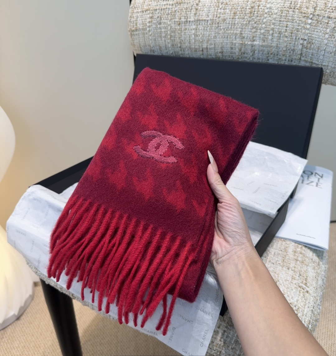 【▪香奈儿· 难得一见的温柔配色，超级迷恋❗️气质低调恬静又不失优雅❗️】重点推荐❗️高级舒适时髦气质，