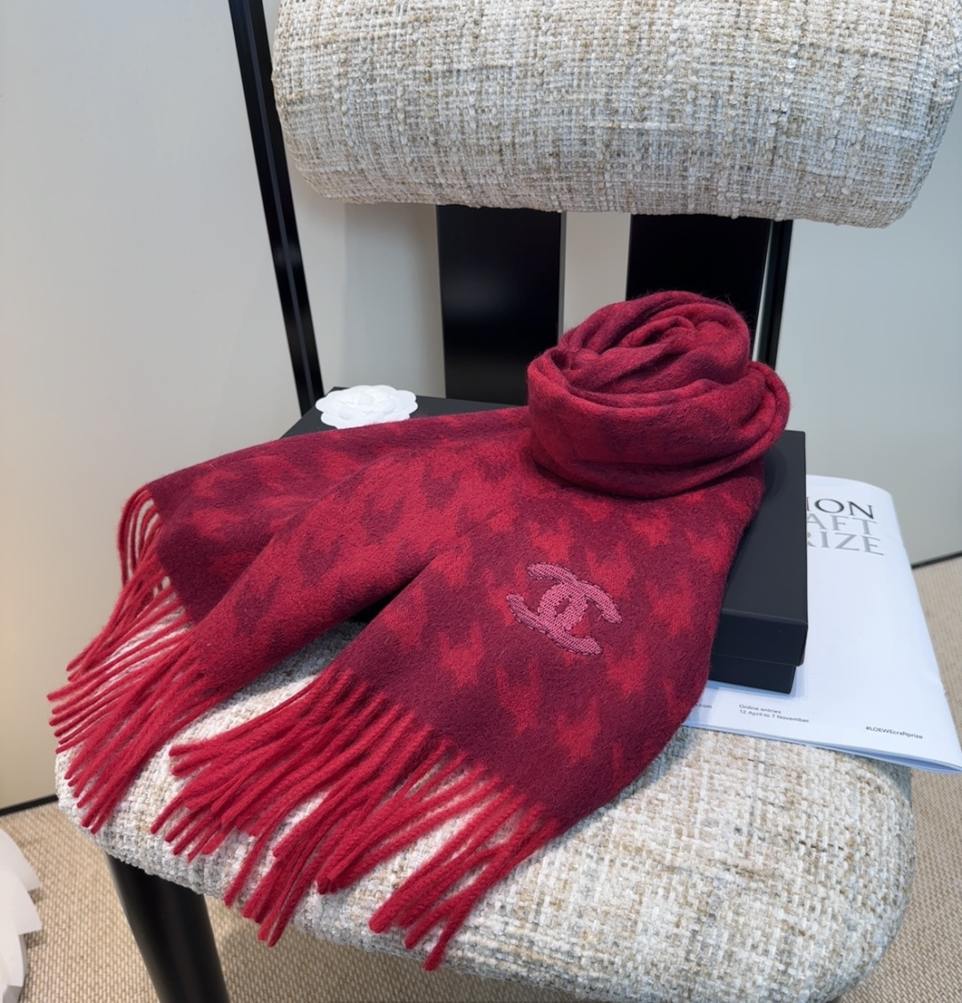 【▪香奈儿· 难得一见的温柔配色，超级迷恋❗️气质低调恬静又不失优雅❗️】重点推荐❗️高级舒适时髦气质，