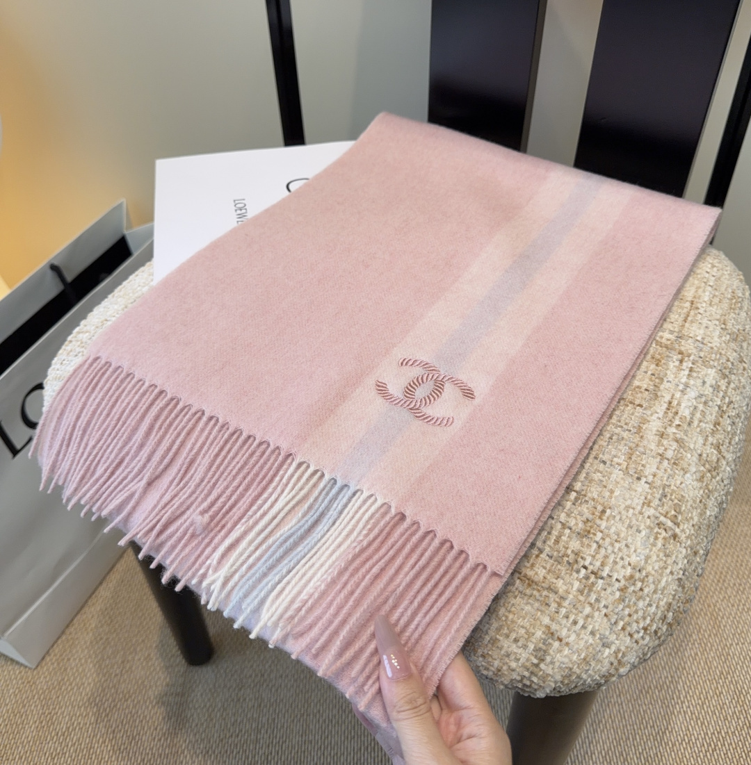 【▪Chanel · 香奈儿难得一见的温柔配色，超级迷恋❗️气质低调恬静又不失优雅❗️】重点推荐❗️高级