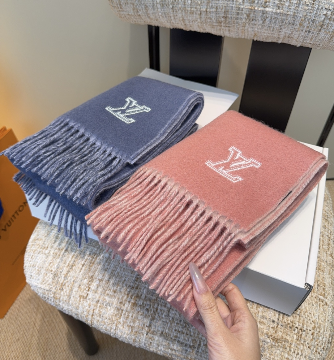 Lv围巾❗️好看的要疯掉了，太有型太有魅力了❗️❗️非常斯文时尚的秋冬单品！真的很喜欢，非常Classi